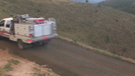 Feuerwehrautos-Und-Einsatzfahrzeuge-Machen-Sich-Auf-Den-Weg-Zum-High-Park-Fire-In-Colorado