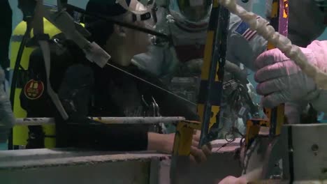 Nasas-Neutral-Buoyancy-Lab-Prepares-Astronauts-For-Zero-Gravity-In-Space-1