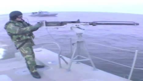 Nachrichtenmaterial-Von-Seehunden-Beim-Training-Auf-Maschinengewehr-Wasserfahrzeugen
