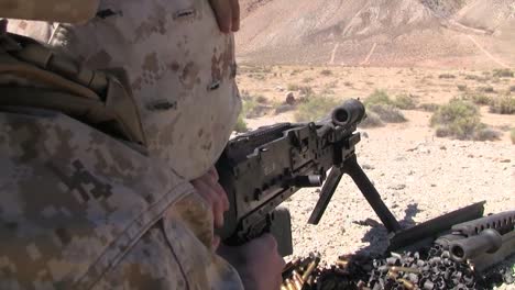 Anti-Panzer-Marines-Feuern-Die-MK19-M240-Und-M16-In-Afghanistan-Ab-1