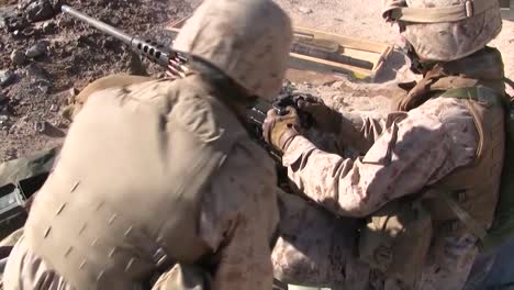 Marines-Feuern-Die-M240-Maschinengewehre-In-Einer-Trainingsübung-In-Afghanistan-Ab-3