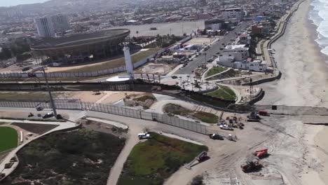 Antenne-Entlang-Der-US-Mexiko-Grenze-In-Der-Nähe-Von-Tijuana