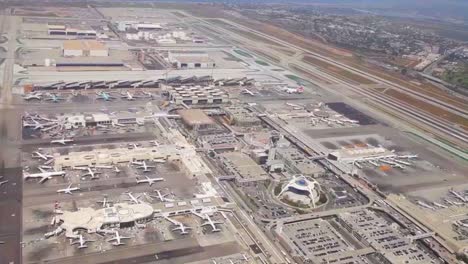 Luftaufnahme-über-Den-Internationalen-Flughafen-Von-Los-Angeles-1