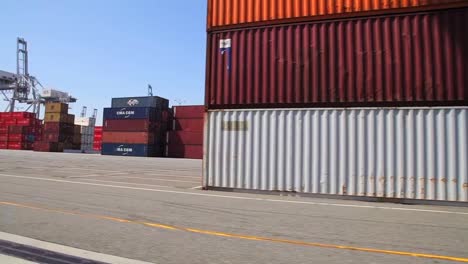 Diverse-Aufnahmen-Im-Hafen-Von-Long-Beach-Inkl.-Kränen-Und-Containern-2