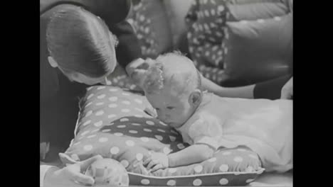 The-Duke-And-Duchess-Of-Kent-With-Their-Baby-Prince-George-In-1936