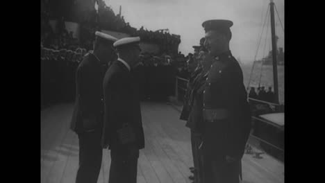 Devote-Sturdee-Wartet-1918-Auf-Die-Ankunft-Von-King-George-Auf-HMS-Hercules