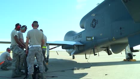 Army-Personnel-Prepare-A-Rq4-Surveillance-Drone-For-Flight-1