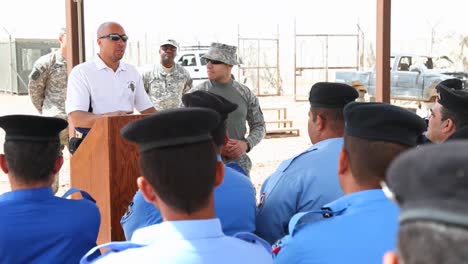 La-Policía-Iraquí-Se-Graduó-De-La-Academia-De-Entrenamiento-Del-Ejército-De-Los-EE.
