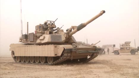 Abrams-Tanks-Sit-In-The-Iraq-Desert-During-The-War