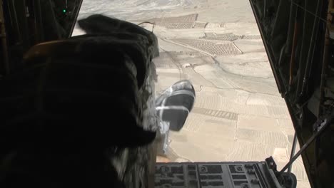 Vorräte-Werden-Von-Einer-C130-2-.-über-Afghanistan-Abgeworfen