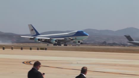 Air-Force-One-Lands-And-President-Barack-Obama-Meets-And-Greets-Voters-At-A-Fund-Raiser-In-La-Jolla-Ca