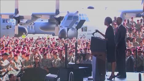 Michelle-Obama-Honra-A-Las-Tropas-En-Un-Discurso-En-Ft-Bragg-Carolina-Del-Norte-1