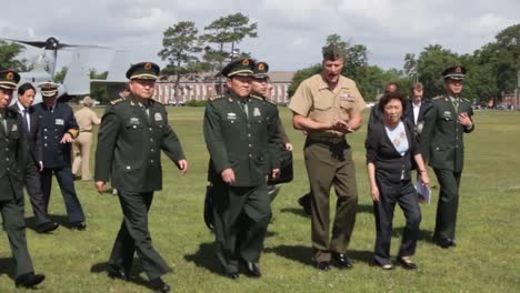 El-Ministro-De-Defensa-Chino,-Liang-Guanglie,-Visita-El-Campamento-Lejeune-Nc