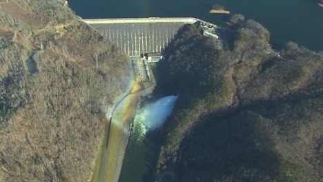 Antena-Sobre-La-Presa-Fontana-Operada-Por-La-Autoridad-Del-Valle-De-Tennessee