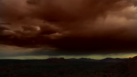 Schöner-Zeitraffer-Von-Wolken-über-Der-Wüste-Von-Arizona