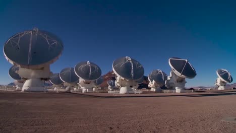 Das-Alma-Array-In-Der-Atacama-Wüste-Von-Chile-Ist-Das-Größte-Bodengestützte-Teleskop-Der-Welt