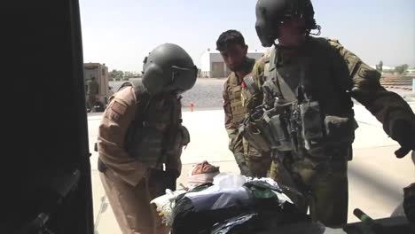 Us-Army-Flight-Medics-Train-Afghan-Air-Force-In-Medavac-Of-Two-Injured-Afghan-Fighters-3