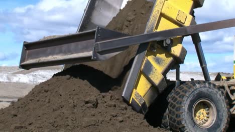 The-Hanford-Nuclear-Site-Is-Cleaned-Up-By-Digging-Down-To-Groundwater-Level-6