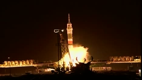 Un-Cohete-Ruso-Soyuz-Despega-De-La-Plataforma-De-Lanzamiento