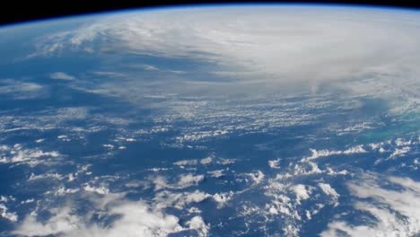 Ein-Massiver-Sturm-Hurrikan-Matthew-Bildet-Sich-Von-Der-Internationalen-Raumstation-Aus-Gesehen-5