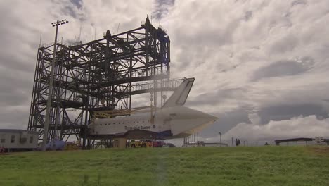 The-Space-Shuttle-Endeavor-Piggybacks-On-The-Back-Of-A-747-1