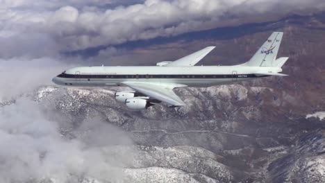 Un-Avión-Dc8-De-Ciencias-De-La-Tierra-De-La-Nasa-Vuela-Sobre-El-ártico-Estudiando-El-Calentamiento-Global