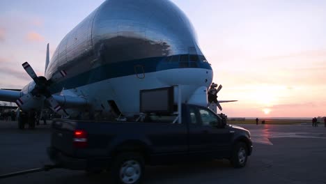 NASAs-Aero-Spacelines-Super-Guppy-Parkte-Am-Regionalflughafen-Mansfieldlahm,-Ohio,-Während-Er-Die-Orion-Raumkapsel-Transportierte