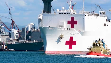 Die-Barmherzigkeit-Des-US-Marine-Krankenhausschiffs-Wird-Aktiviert,-Um-Den-Ausbruch-Des-Coronavirus-Covid19-Virus-Zu-Bekämpfen-8