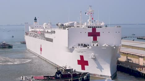 Us-Navy-Hospital-Ship-Comfort-Im-Hafen-Von-New-York-Angedockt,-Um-Den-Ausbruch-Des-Coronavirus-Covid19-Virus-Zu-Bekämpfen-2