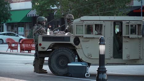 Nationalgarde-Truppen-Beaufsichtigen-Bürgerunruhen-In-Raleigh-North-Carolina-Während-Der-Proteste-Von-George-Floyd-Black-Lives-Matter