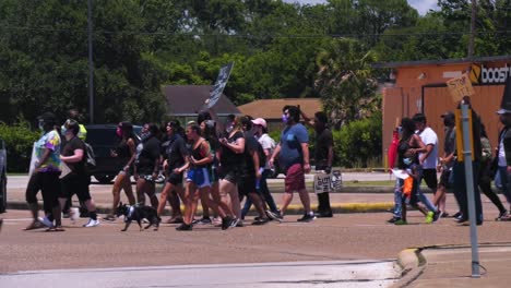 Bürgerunruhen-Blm-Black-Lives-Matter-Marsch-In-Einer-Kleinen-Stadt-Von-Baytown,-Texastex