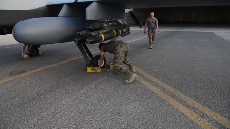 386o-Escuadrón-De-Aviones-Expedicionarios-Manteniendo-Un-Dron-Reaper-Mq9-En-La-Base-Aérea-De-Ali-Salem-En-Kuwait