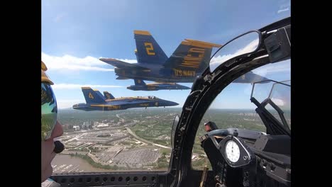 Antenne-Aus-Dem-Cockpit-Eines-Marineblauen-Engels,-Der-In-Formation-Fliegt,-Um-Covid-19-Responder-In-Washington-DC-Zu-Ehren