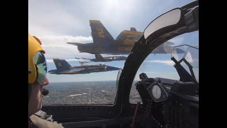 Antenne-Aus-Dem-Cockpit-Eines-Marineblauen-Engels,-Der-In-Formation-Fliegt,-Um-Covid-19-Responder-Washington-DC-2-Zu-Ehren