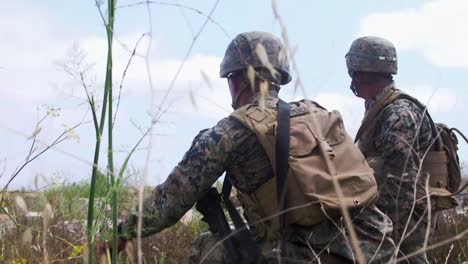 US-Marines-Bereiten-Sich-Darauf-Vor,-M224-60-mm-Mörser-Während-Einer-Live-Feuerübung-Im-Camp-Pendleton-Ca