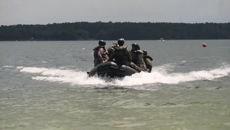 Florida-National-Guard-Soldiers-Helocast-In-Kingsley-Lake-From-A-Ch47-Chinook-Helicopter-At-Camp-Blanding-2