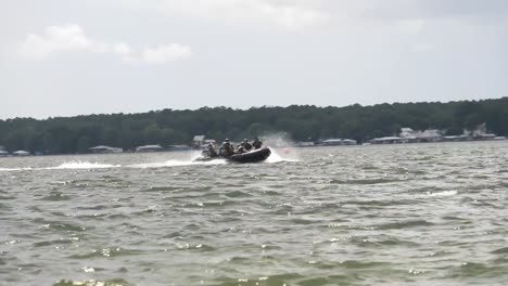 Florida-National-Guard-Soldiers-Helocast-In-Kingsley-Lake-From-A-Ch47-Chinook-Helicopter-At-Camp-Blanding-3