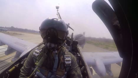 B-Roll-Desde-La-Cabina-De-Un-A10-Thunderbolt-El-Warthog-Es-Una-Armadura-Matando-Closeair-Apoyo-Jet-Fighter-Corea-Del-Sur