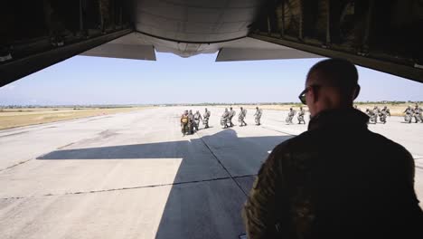 US-Luftwaffe-C130j-Super-Hercules-Flugzeug-Transportiert-Bulgarische-Parajumpers-In-Tschshnegirovo-Drop-Zone-Bulgarien