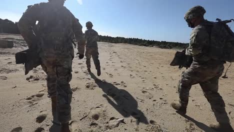 Slow-Motion-Us-Army-Soldiers-Infantry-Leadership-Course-Using-M240B-Machine-Guns-At-Mcguiredixlakehurst-Nj-1