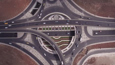 Antenne-Geradeaus-Von-Kreisverkehr-Oder-Kreisverkehr-Mit-Autoverkehr-Amman-Jordan-6