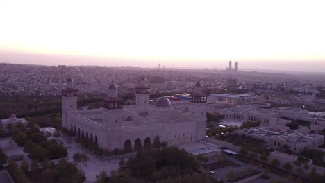 Beautiful-Vista-Aérea-Shot-At-Dusk-Of-The-Musulmán-Mosque-In-Downtown-Amman-Jordan-1
