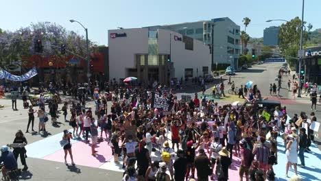 La-Gran-Fiesta-En-La-Calle-Aérea-Y-La-Atmósfera-Del-Festival-Estallan-Durante-Un-Asunto-De-Vidas-Negras-Blm-Protesta-4