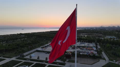 Türkische-Flagge-1
