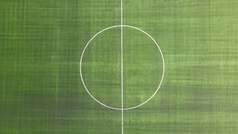 Drohnengrüner-Fußballplatz