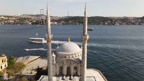 Vista-Aérea-De-La-Mezquita-De-Ortakoy-Y-El-Puente-Del-Bósforo-De-Estambul-Paisaje-2