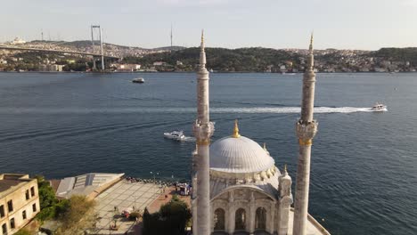 Bosporus-Istanbul-Muslimische-Moschee