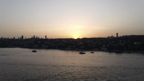 Luftaufnahme-Istanbul-Bosporus-Sonnenuntergang