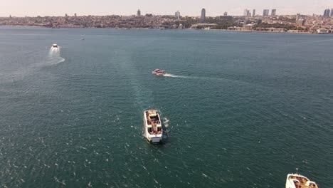 Fähre-Bosporus-Istanbul-Luftaufnahme