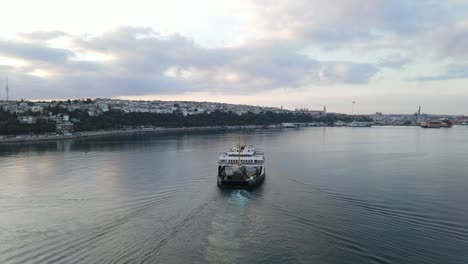 Vista-Aérea,-Ferry,-Estambul